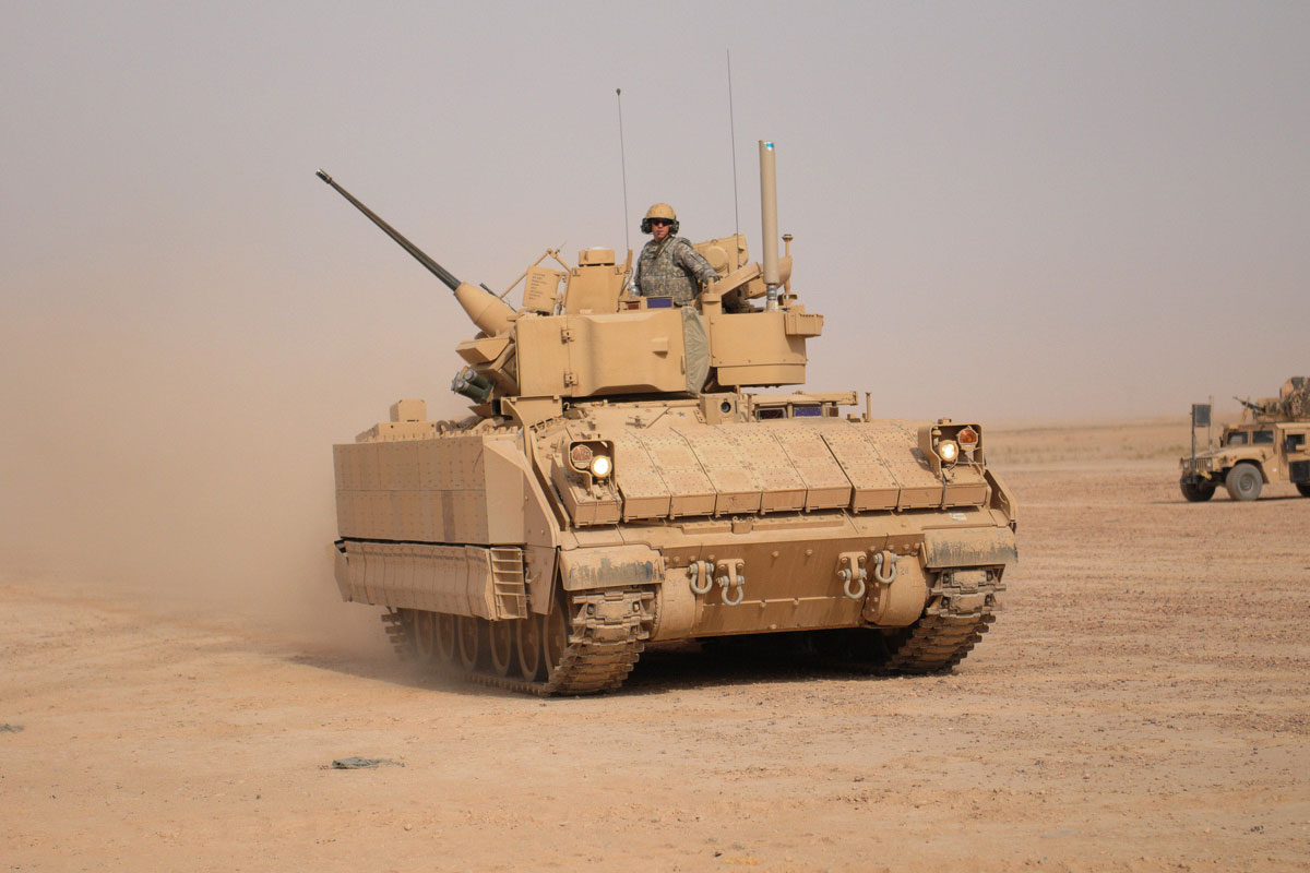 M2 M3 Bradley Fighting Vehicle Military