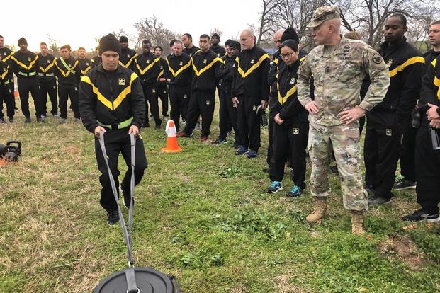 A U.S. Army Reserve Soldier demonstrates an Army Combat Fitness Test event as Lt. Gen. Charles Luckey, chief of the Army Reserve, and commanding general, U.S. Army Reserve Command observes. (U.S. Army Reserve/Sgt. 1st Class Javier Orona)