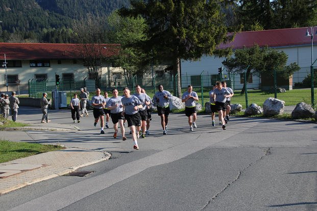 Soldiers run as part of a fitness conditioning test.