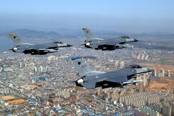 A formation of F-16 Fighting Falcons from the 8th Fighter Wing at Kunsan Air Base, South Korea, flies in close formation near the base on Friday, April 28, 2006. (U.S. Air Force photo/Master Sgt. Richard Freeland)