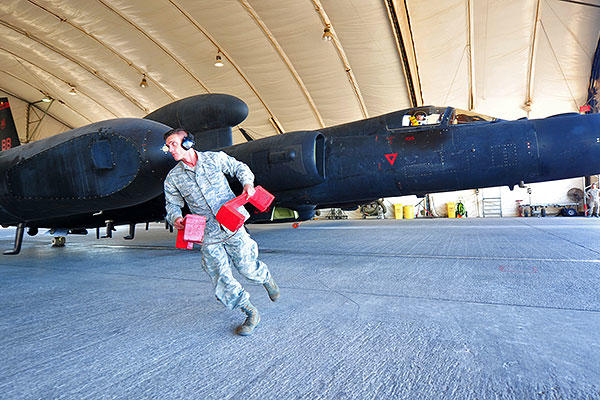 Staff Sgt. Sigfred, a U-2S reconnaissance aircraft maintainer, removes aircraft blocks prior to the departure of a U-2S at an undisclosed location in Southwest Asia, Dec. 10, 2015. (U.S. Air Force/Staff Sgt. Kentavist P. Brackin)