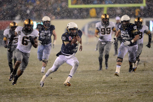 Midshipman Keenan Reynolds, Naval Academy quarterback and most valuable player, runs the ball to score the Navy’s second touchdown during the 114th Army-Navy football game on Dec. 14, 2013. Marvin Lynchard/DoD