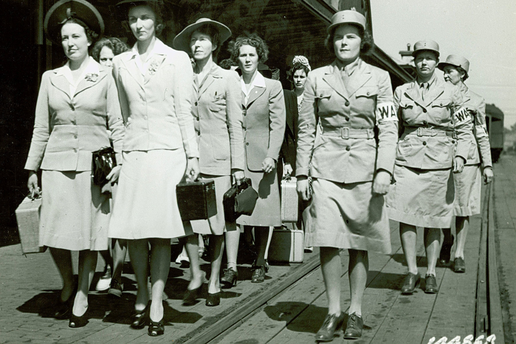 Helen Miller, Pioneering WAAC in World War II, Dies at 96