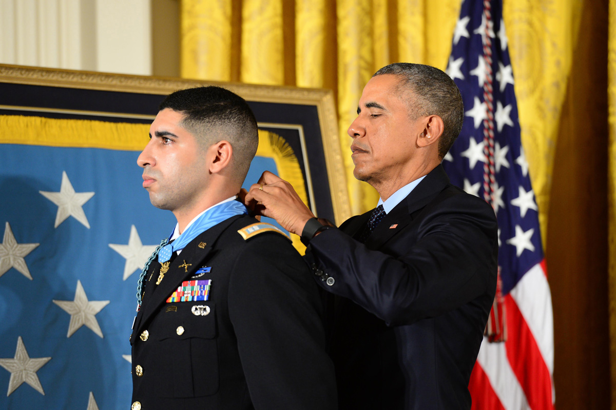 Army Medal of Honor Recipient Leads New York Veterans Day Parade ...