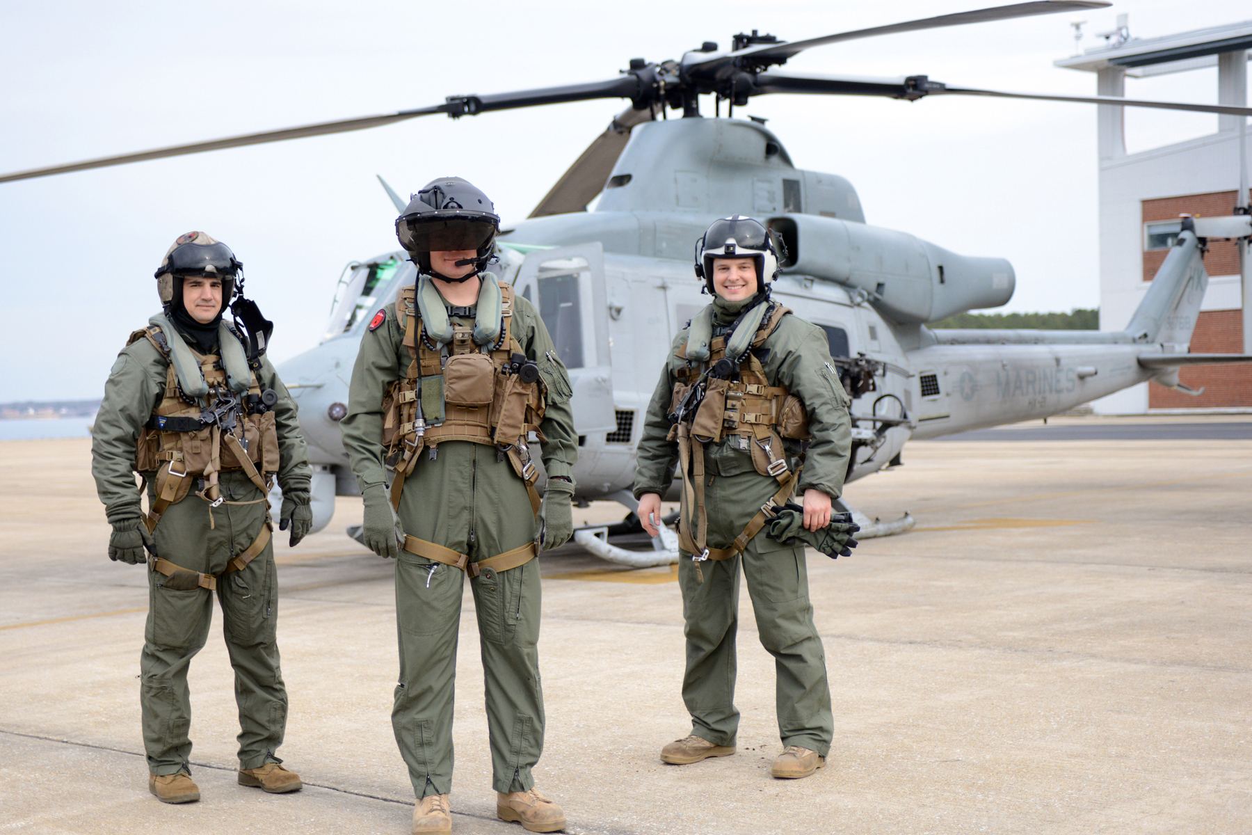 gødning lur Børnecenter Navy Helicopter Crews May Be Getting a New Armored Survival Vest |  Military.com