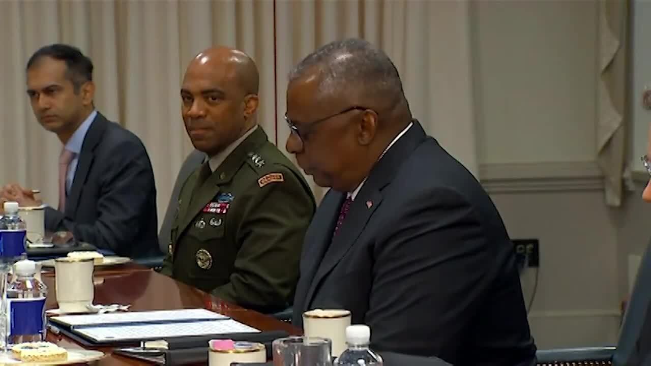 Austin Meets Marshall Islands President at Pentagon