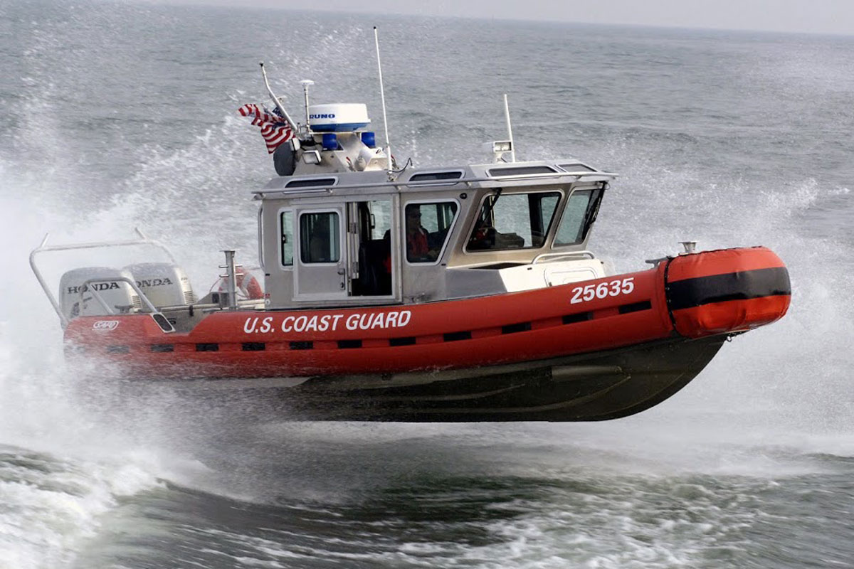 25-foot Defender Class Boat | Military.com