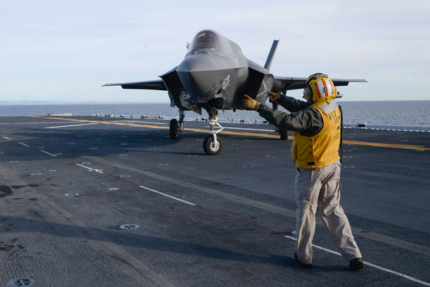 Chief Aviation Boatswain’s Mate (Handling) Araseli Morales directs an F-35B Lightning II assigned to the “Avengers” of Marine Fighter Attack Squadron (VMFA) 211 on the flight deck of the Wasp-class amphibious assault ship USS Essex (LHD 2), March 5, 2018. (U.S. Navy photo/Chandler Harrell)