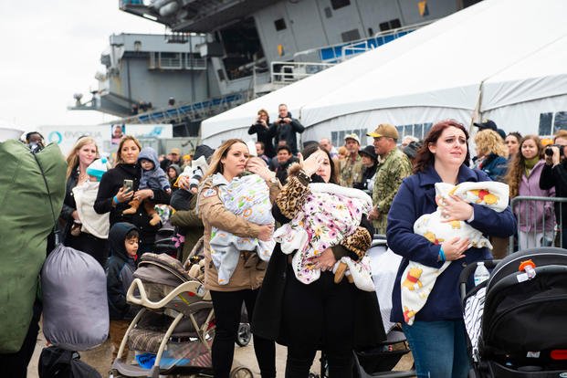 Families await the arrival of the Nimitz-class aircraft carrier USS Harry S. Truman (CVN 75) during the ship’s homecoming. (U.S. Navy/Maria G. Llanos)