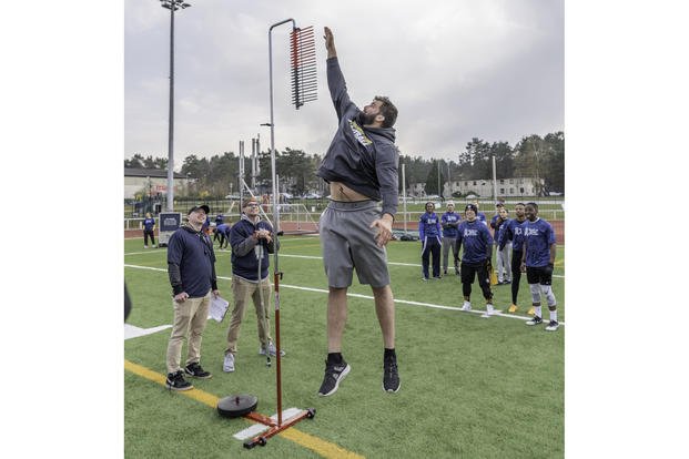 Ex-Army Ranger in the trenches with Steelers