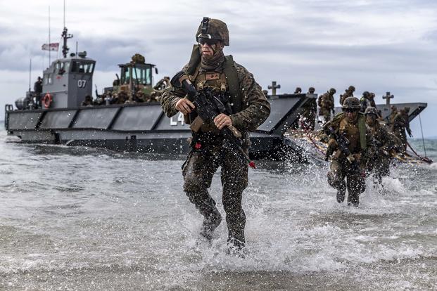 U.S. Marines conduct a simulated amphibious assault with Japanese and Australian troops during Exercise Talisman Sabre 19 in Bowen, Australia, on July 22, 2019. (U.S. Marine Corps photo by Lance Cpl. Tanner D. Lambert) 