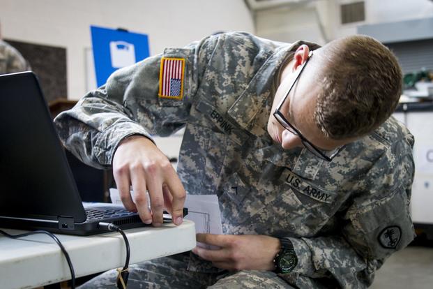A U.S. Army reservist inserts a flash drive into a laptop so he can complete a survey during a Periodic Health Assessment in Jackson, Michigan, May 14, 2016. (U.S. Army/Sgt. Audrey Hayes)