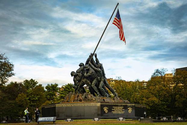 Runners of the Marine Corps Marathon gather by the Iwo Jima raising of the flag memorial Arlington, Va., Oct. 28, 2018 (U.S. Marine Corps/Lance Cpl. Yuritzy Gomez)