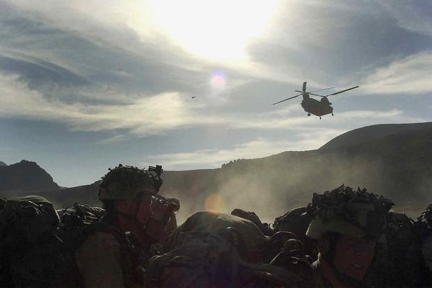 U.S. soldiers prepare to be extracted by a CH-47 Chinook in Afghanistan