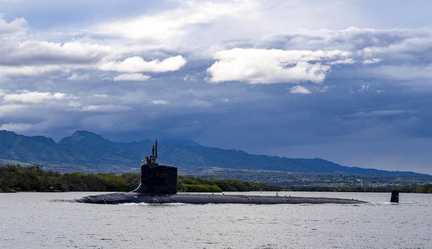 Virginia-class fast-attack submarine USS Missouri (SSN 780) departs Joint Base Pearl Harbor-Hickam