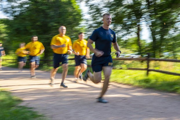 Fort Carson sailors participate in fun run.