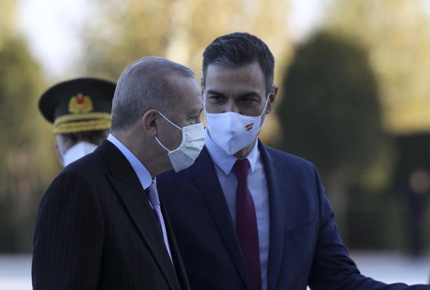Turkey's President Recep Tayyip Erdogan and Spanish Prime Minister Pedro Sanchez