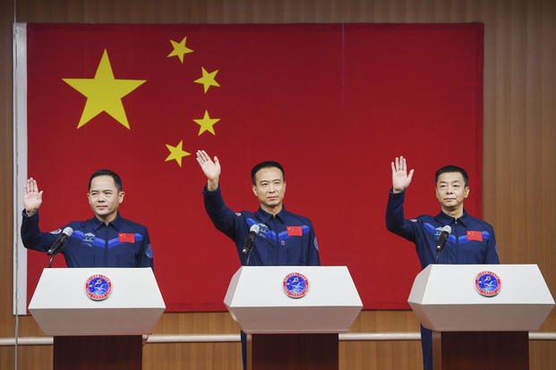 Chinese astronauts for the upcoming Shenzhou-15 mission Zhang Lu, Fei Junlong and Deng Qingming