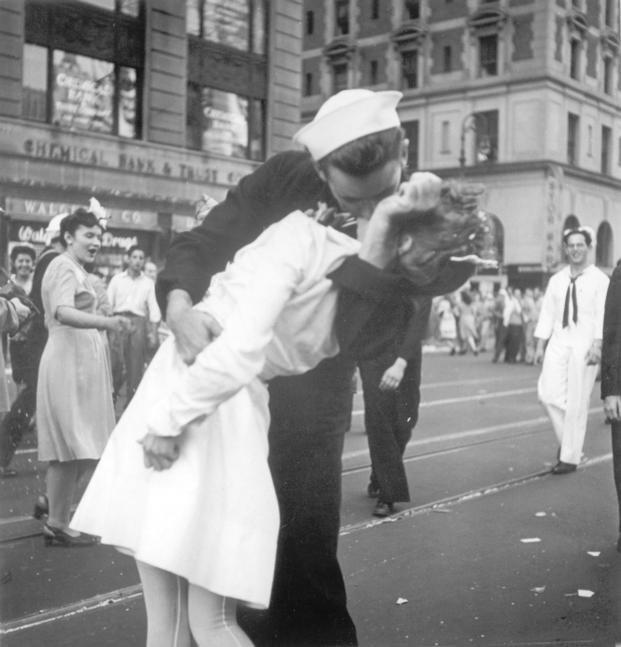 Sailor and a woman kiss in Times Square to celebrate end of World War II