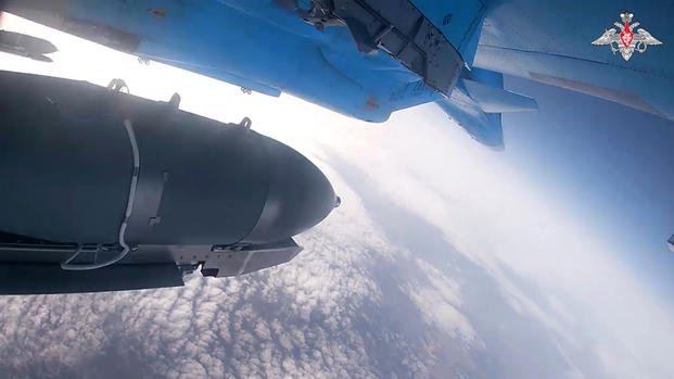 An Su-34 bomber of the Russian air force drops bombs on Ukrainian.