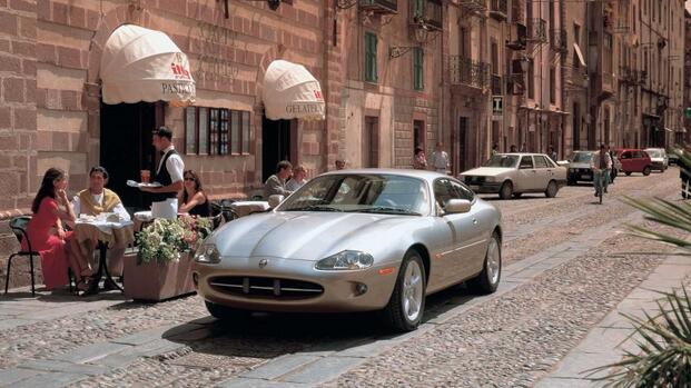 2001-2006 Jaguar XK8 Coupe