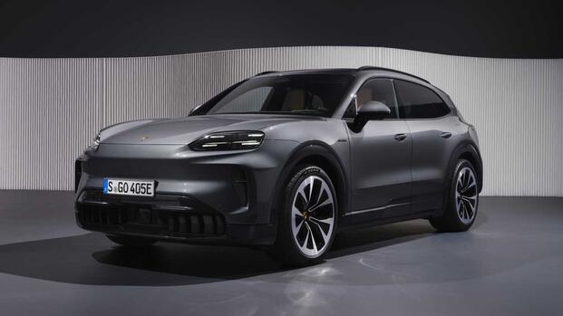 2026 Porsche Cayenne Electric Exterior Studio 1