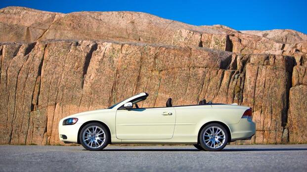 2006 - 2010 Volvo C70 - side profile