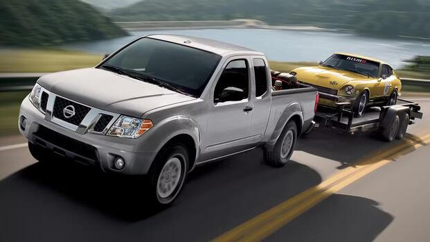 2015 Nissan Frontier front three-quarter