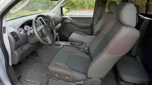 2009-2012 Nissan Frontier interior 