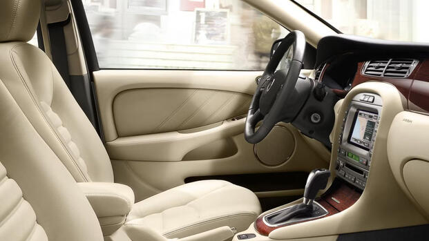 2002 - 2008 Jaguar X-Type Sedan Dashboard (2)