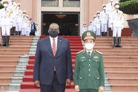 U.S Defense Secretary Lloyd Austin and Vietnamese Defense Minister Phan Van Giang