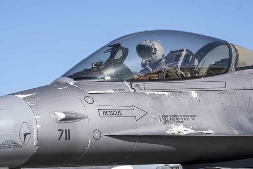 U.S. Air Force F-16 Fighting Falcon pilot taxis